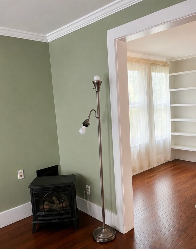 Photo - 168 S Pleasant St Unidad Suite - All Utilities Included