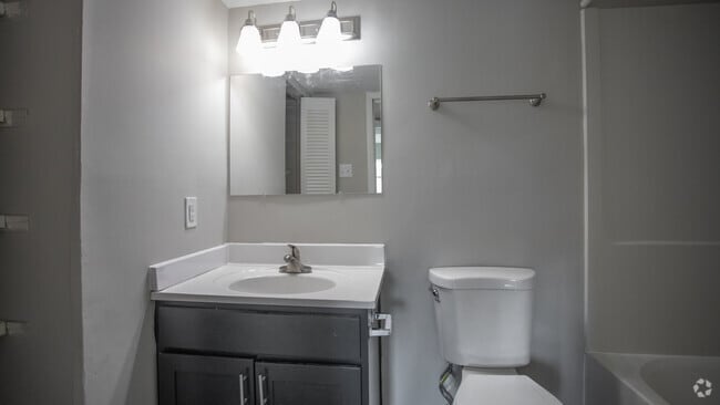 2BR,1BA,-950SF