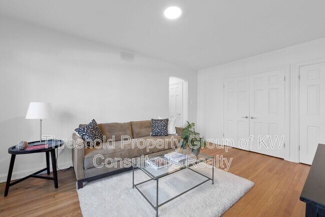 Photo - 451 E Town St Unit 108