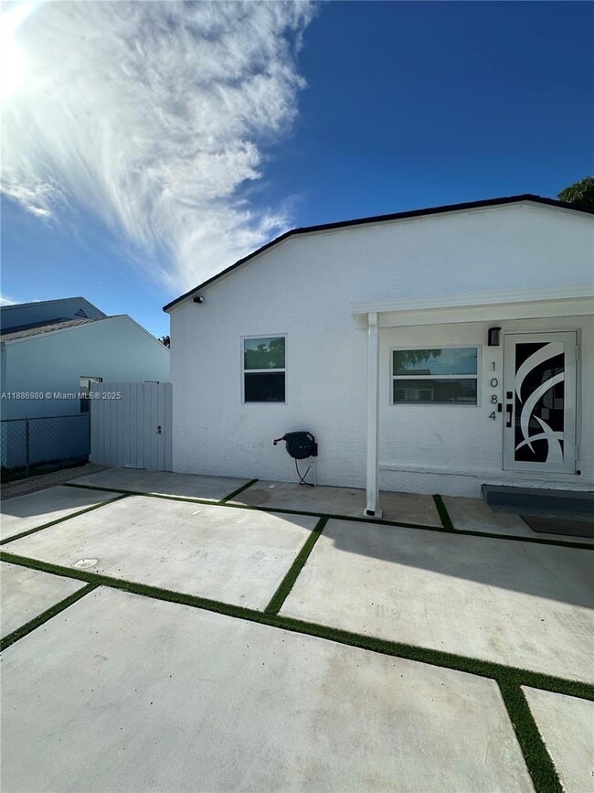 Photo - 1084 NW 64th St Unidad REAR