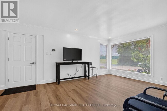 Photo - 1125 Kenaston St