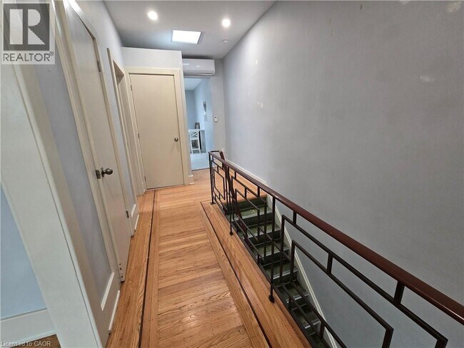 Photo - 971.5 MAIN Street E