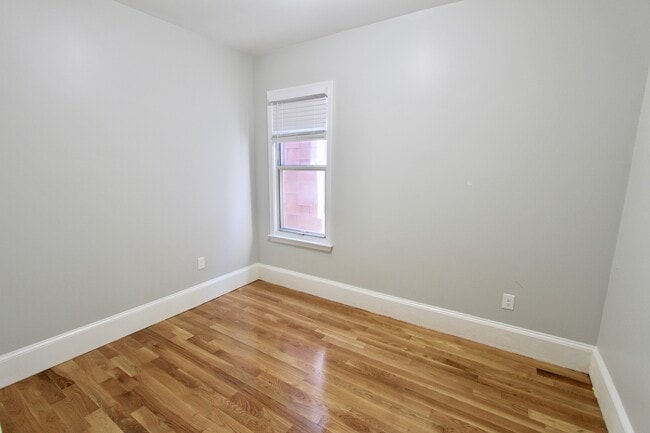 Photo - 460 Saratoga St