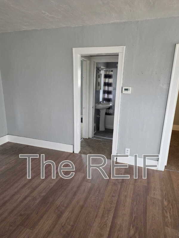 Photo - 1023 Barrie Ave