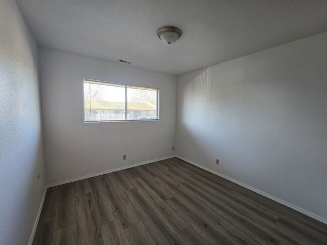 Photo - 873 NE Alameda Ave