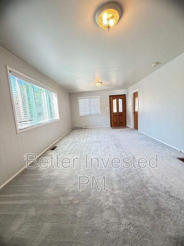 204 N Main St