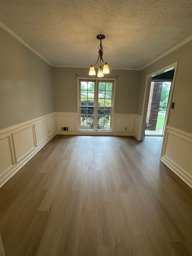 Photo - 4304 Riverside Dr SW