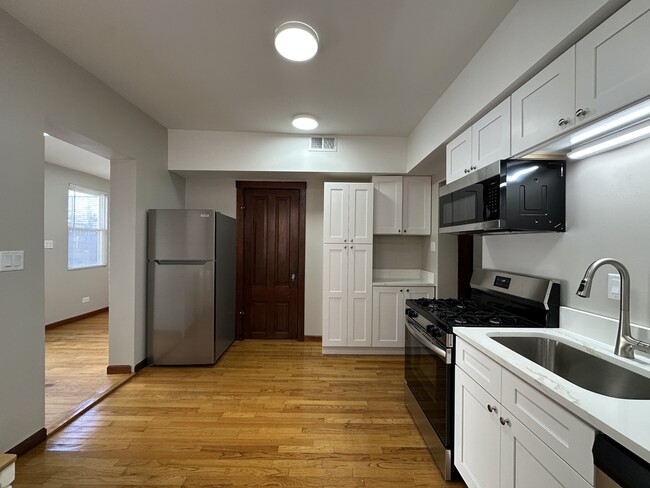 Photo - 2220 W Homer St Unit J09P