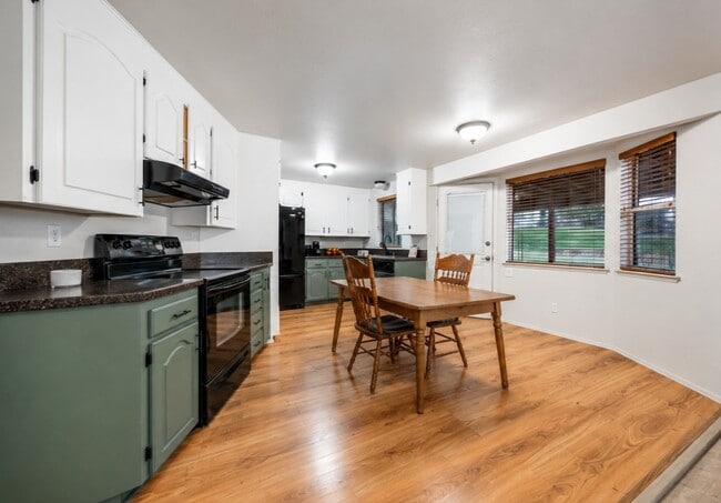 Photo - 3204 S Johnson Pl