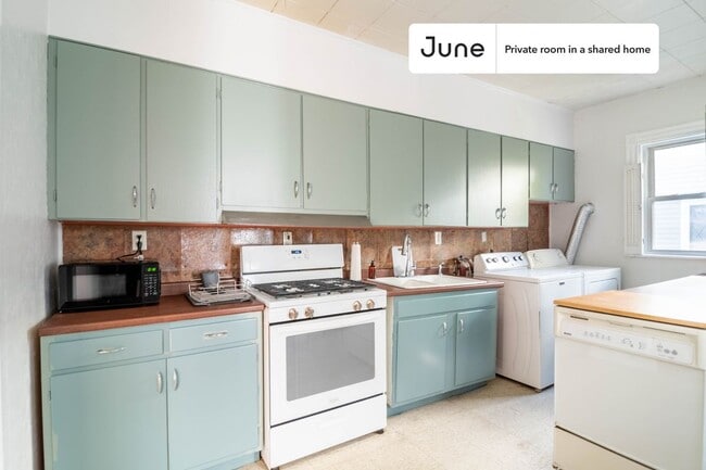 Photo - Room in Shared 7 bed/2 bath home Unidad E