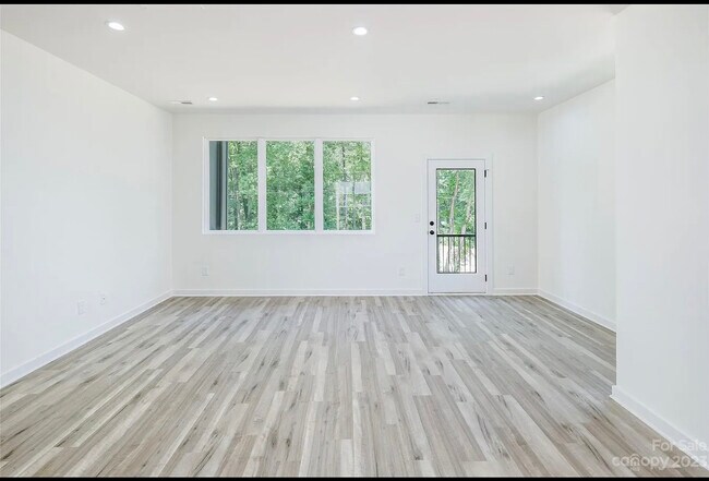 Photo - 2015 Mincey St