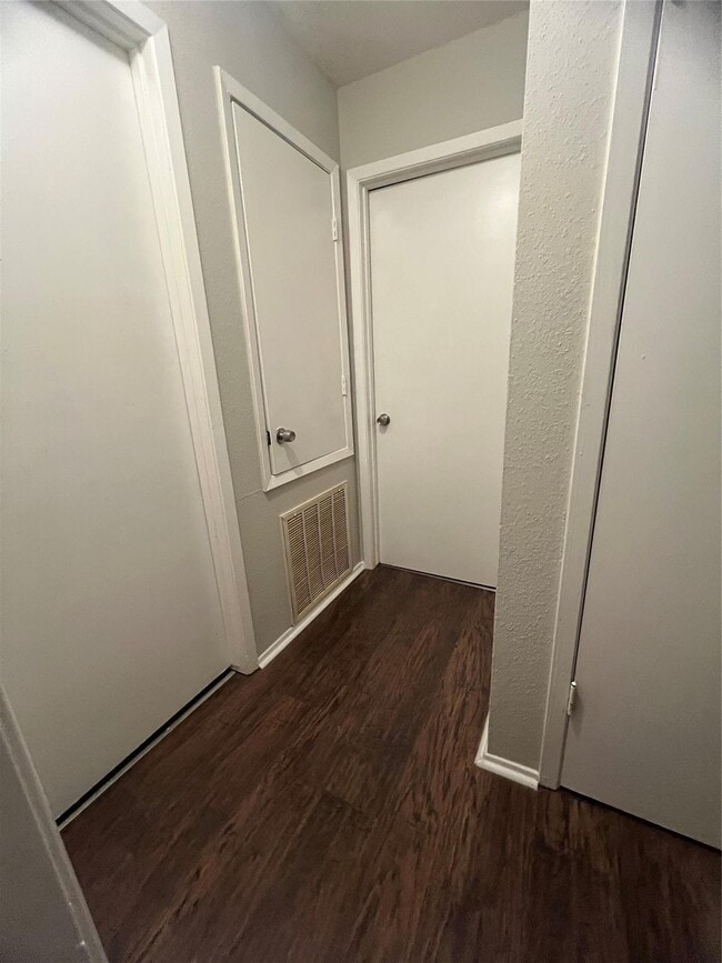 Building Photo - 119 Lazy Ln Unit B