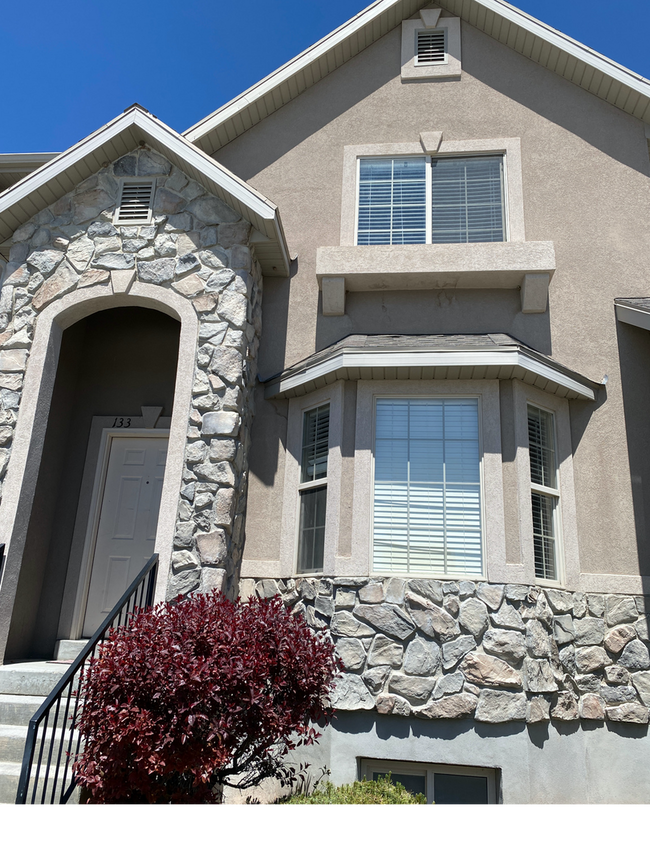 Building Photo - Beautiful Tooele Townhome