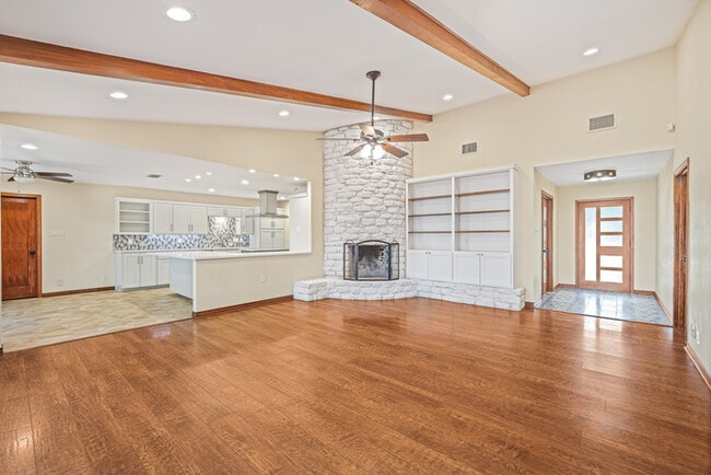 Photo - 2013 Mayfield Dr