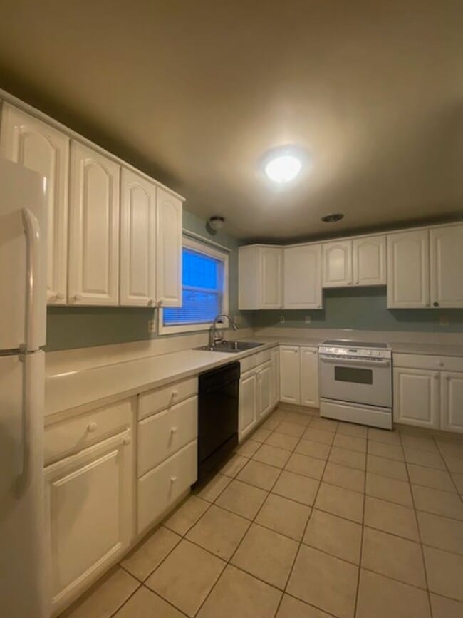 Photo - Charming 3 Bedroom Home Lebanon Home with ...
