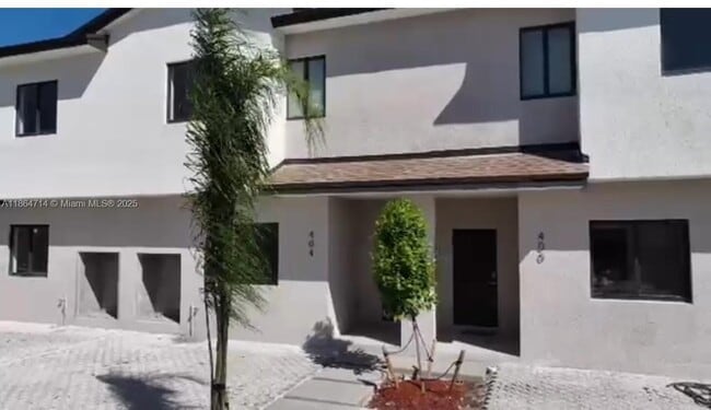 Building Photo - 421 SE 1st Ave