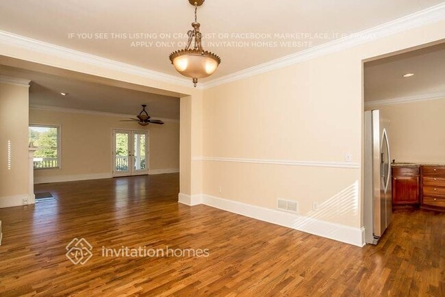 Photo - 712 Connally St SE