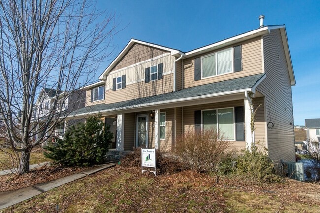 Photo - 3 Bedroom, 2 bathroom townhouse on Sunnyside Hill!