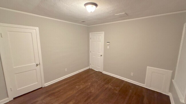 Photo - 2370 Larose Ave