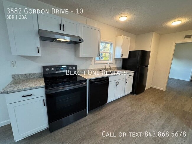 Photo - 3582 Gordon Dr