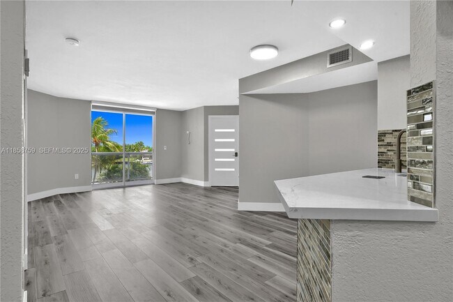 Photo - 5880 Collins Ave Unit 403