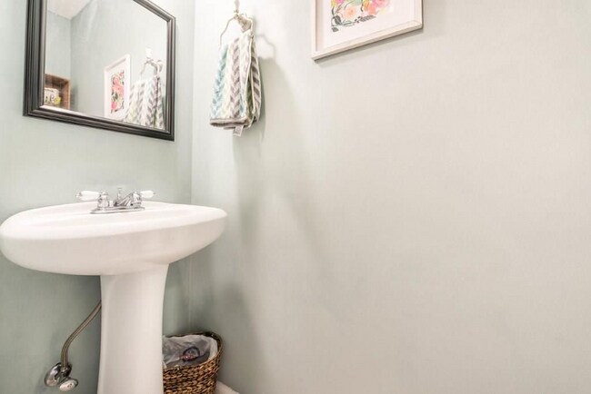 Photo - 5036 Laurel Bridge Dr SE