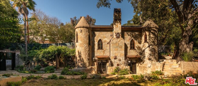 Building Photo - 8978 Wonderland Ave