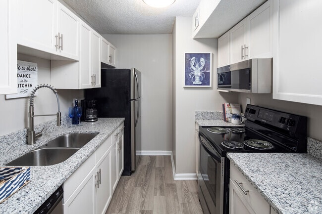 2 beds, 1.5 baths, 950 sq ft
