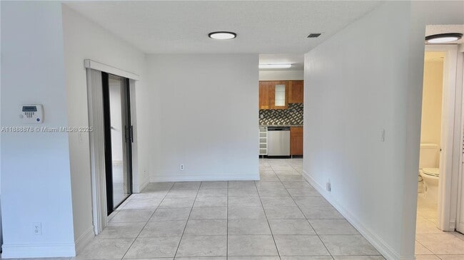Photo - 501 Racquet Club Rd