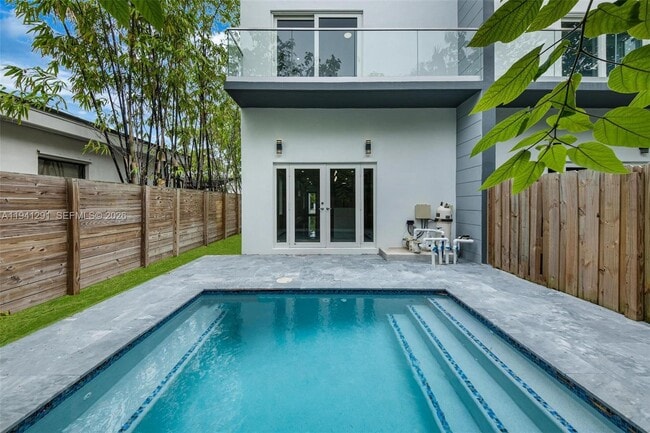 Building Photo - 3140 Carter St Unit 3140