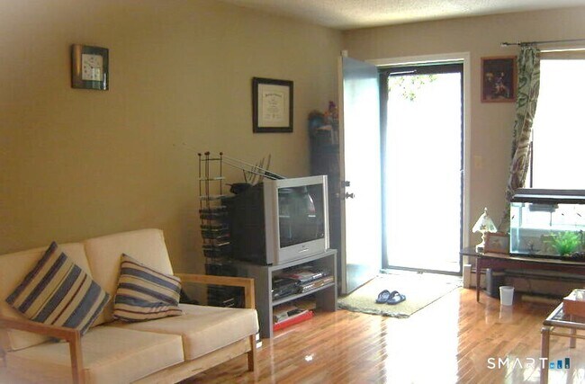 Building Photo - 12 Talcott Forest Rd Unit E