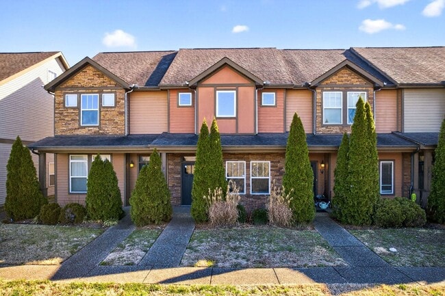 Building Photo - Great Location!