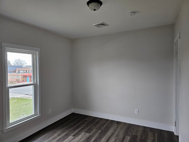 Photo - 2042 Bailey Ave Unit 2