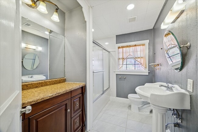 Photo - 1900 Oregon St