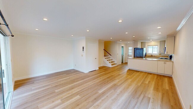 Building Photo - Open Concept Townhouse | Vinyl Plank Flooring