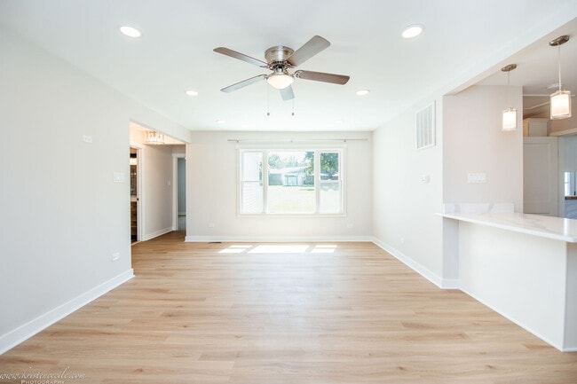 Photo - 148 E Francis Rd