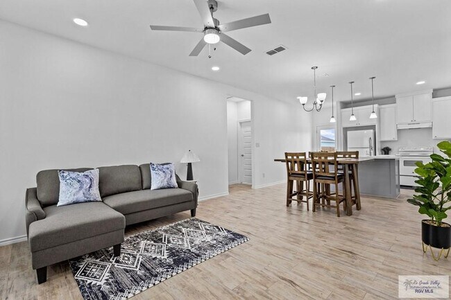 Photo - 426 Arroyo Ln