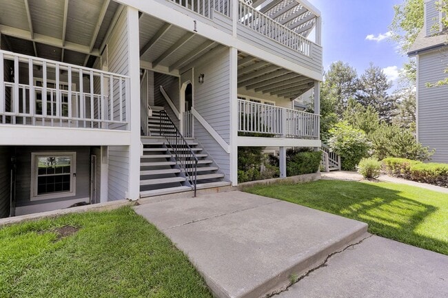 Building Photo - Students Welcome! Fantastic & Classy 2-Bedroom, 2-Bath Ranch-Style 2nd Floor Condo Unit 1601 W Swallow 1G