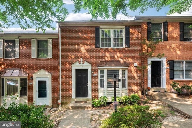 Photo - 2035 S Glebe Rd Townhome