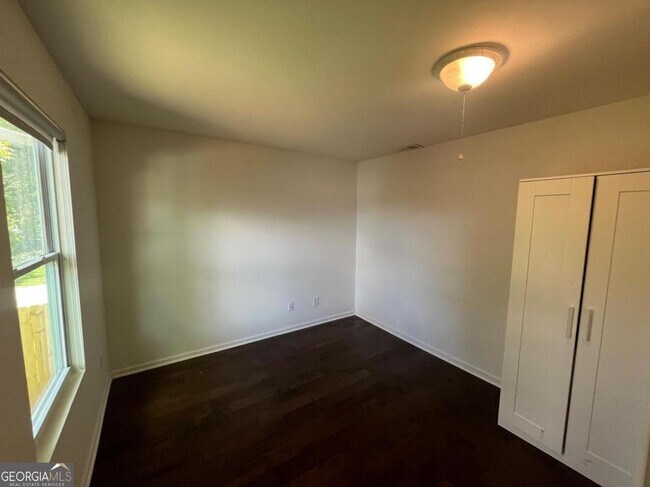 Photo - 1142 Coleman St SW