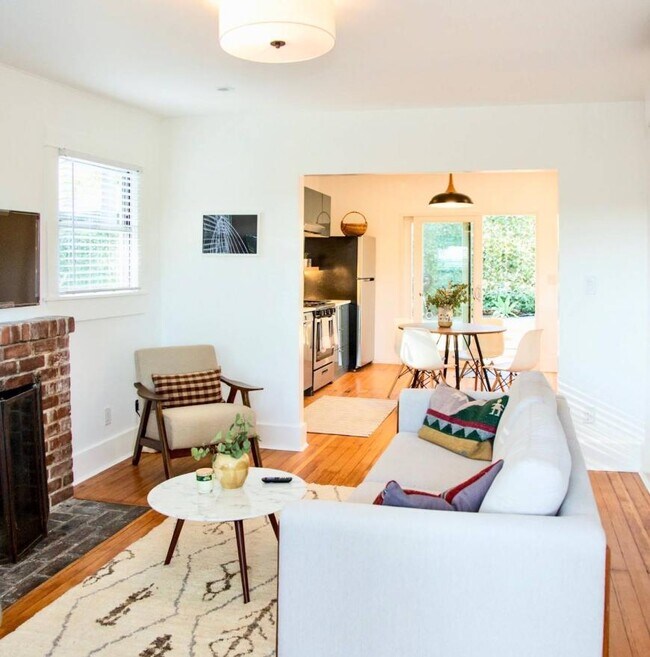 Photo - 1.0 bedroom in Los Angeles California 90039 Unit Bungalow 2319