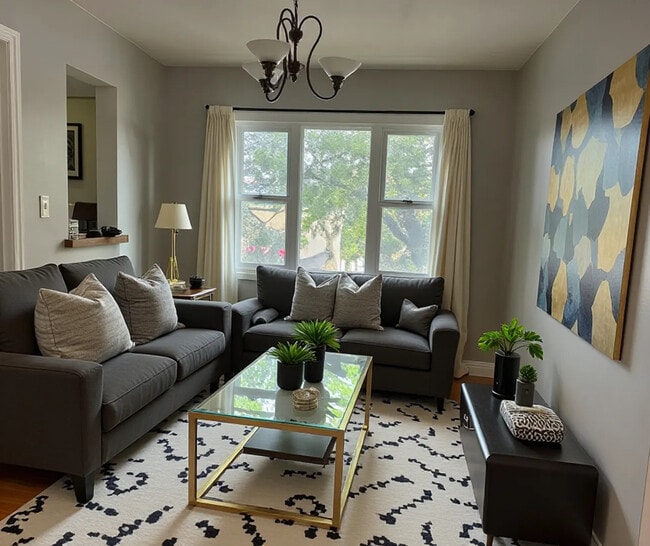 Building Photo - 1555 Monroe Ave Unit 2