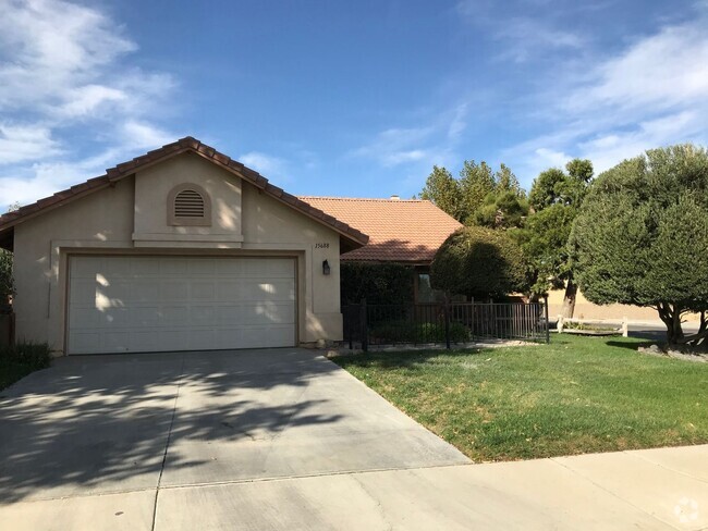 Building Photo - 3 BEDROOM, 2 BATH VICTORVILLE HOME. COMMUT...