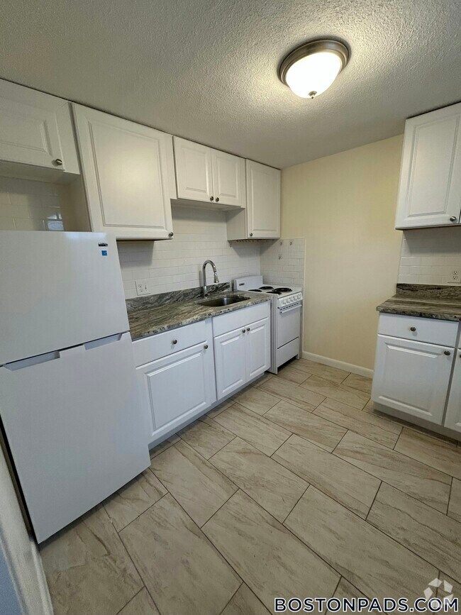 Building Photo - 180 N Beacon St Rental