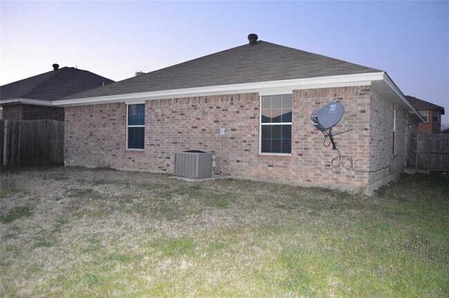 Photo - Cozy Home close to Downtown nestled in Sansom Park