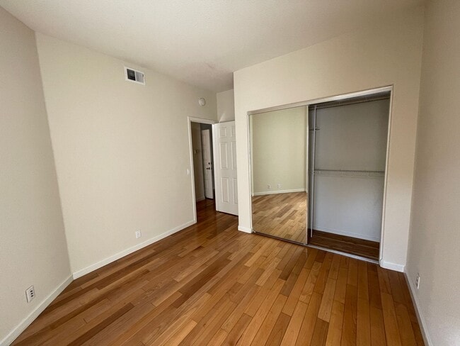 Photo - Beautiful 2-Bedroom Condo Near Silicon Valley! Unidad 120