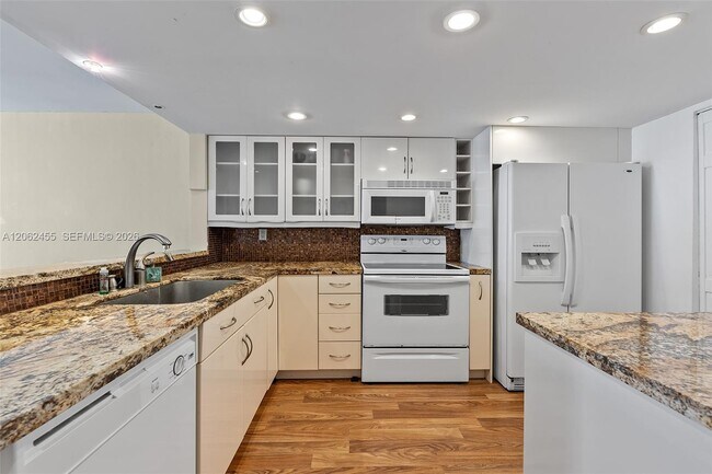 Photo - 555 NE 15th St Unidad 14G