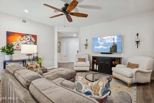 Building Photo - 15050 N Thompson Peak Pkwy Unit 1040