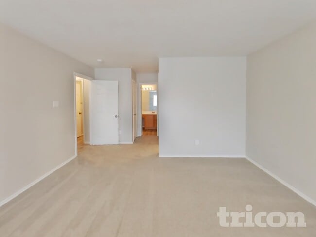 Photo - 11319 Saratoga Coach