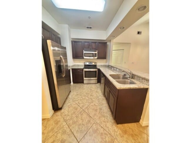 Photo - 2 Bedroom + DEN and GARAGE! Water Included!